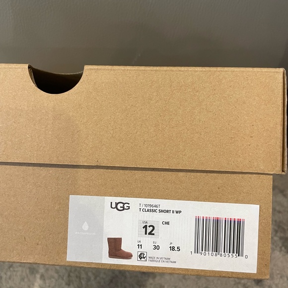 Classic II Weather Short Uggs - Toddler Size 12 - Picture 6 of 12